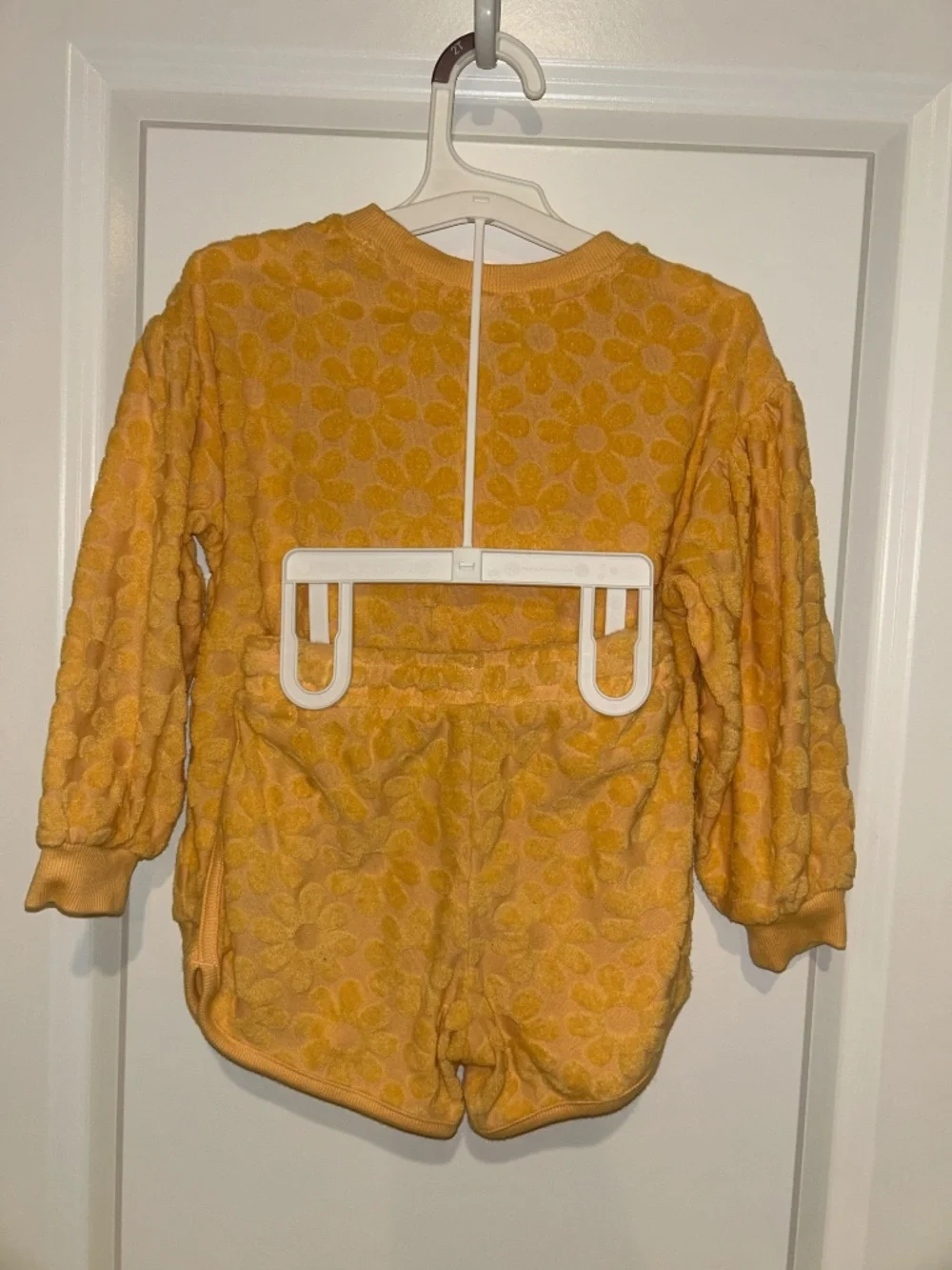 Old Navy Girls 5T Terry Daisy Sweatshirt & Shorts Set Yellow Floral